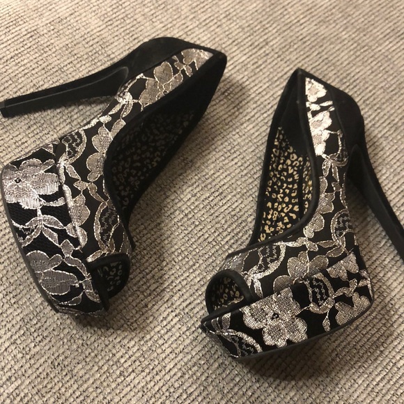 Jessica Simpson Shoes - JESSICA SIMPSON PEEP TOE HEELS. SIZE 8B